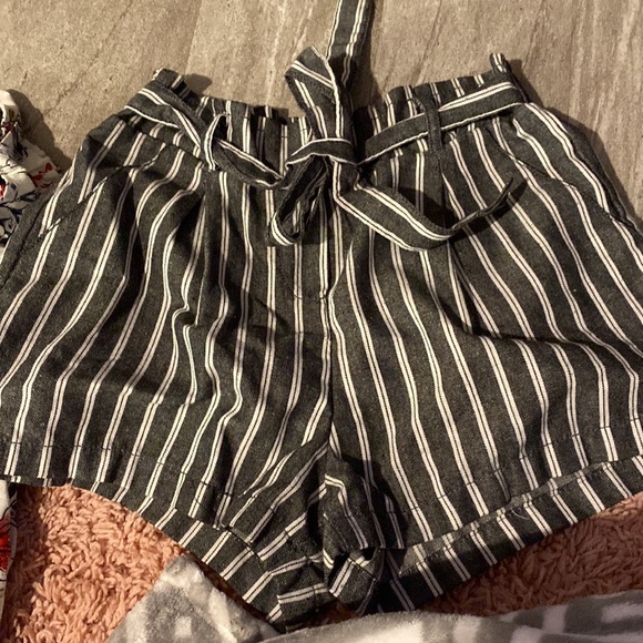 tie shorts - Picture 4 of 4